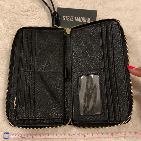 STEVEN MADDEN WRISTLET. - Picture 5 of 6